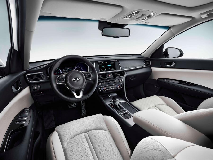 Интерьер Kia Optima Sportswagon Plug-In Hybrid (JF) 2017 года  (WW) (фото 4 из 40)